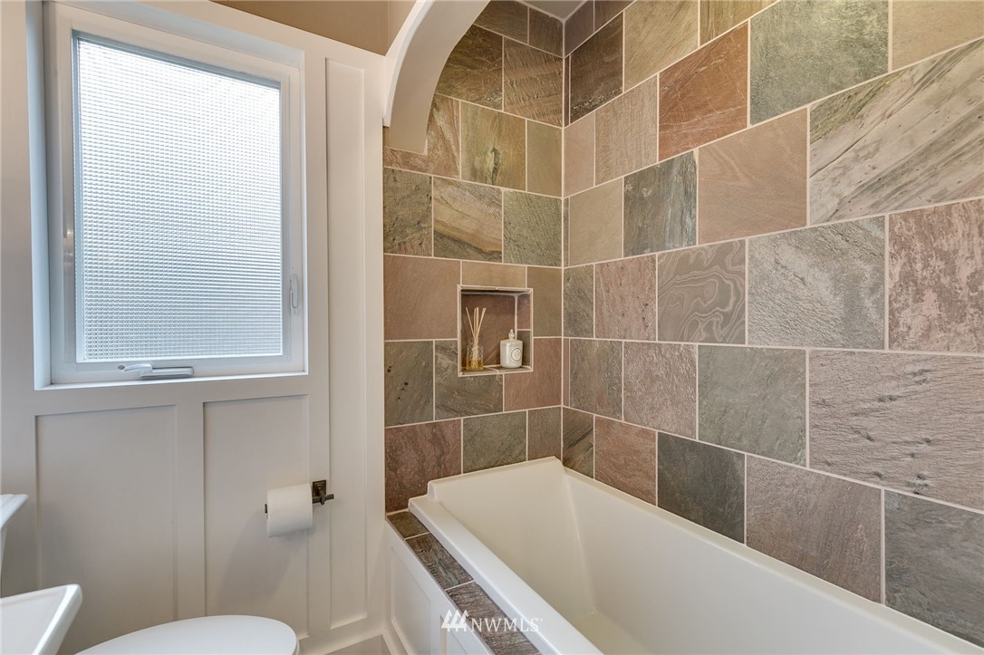 2565 35th Avenue West Seattle, WA 98199 - Photo 18 of 36 a bathroom with a bathtub and a toilet
