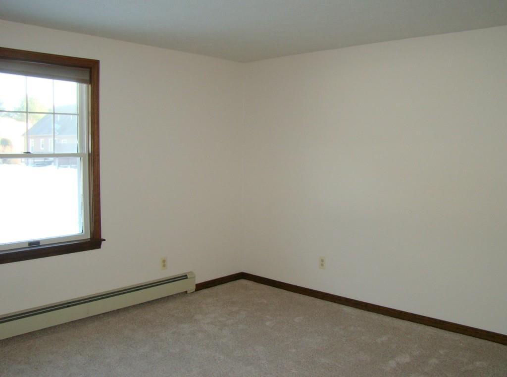 36 Old Carriage Road, Unit 17 Auburn, ME 04210 - Photo 14 of 35 Nice light & wall space