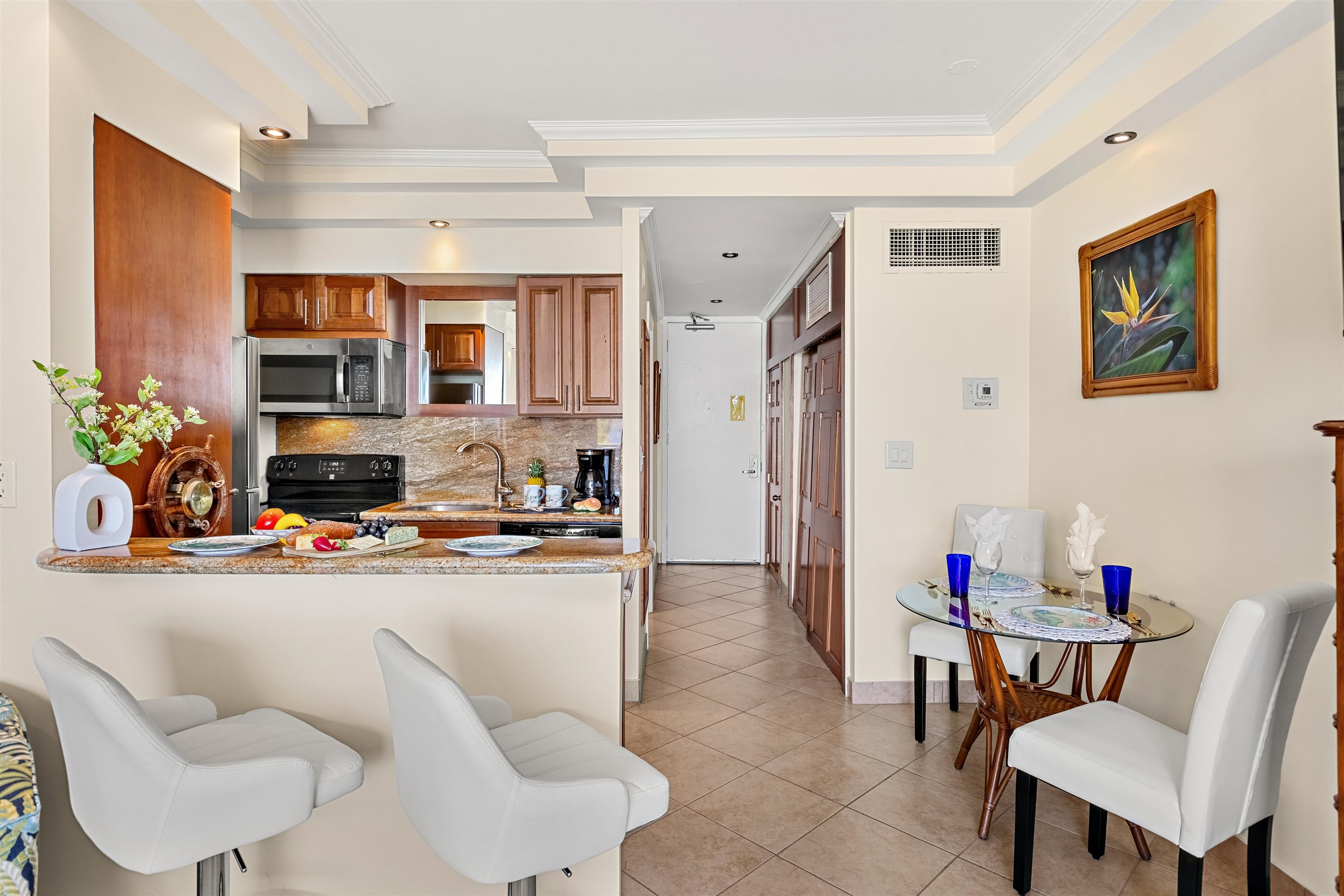 475 Front Street, Unit 635 Lahaina, HI 96761 - Photo 14 of 23 a dining table with chairs and kitchen view