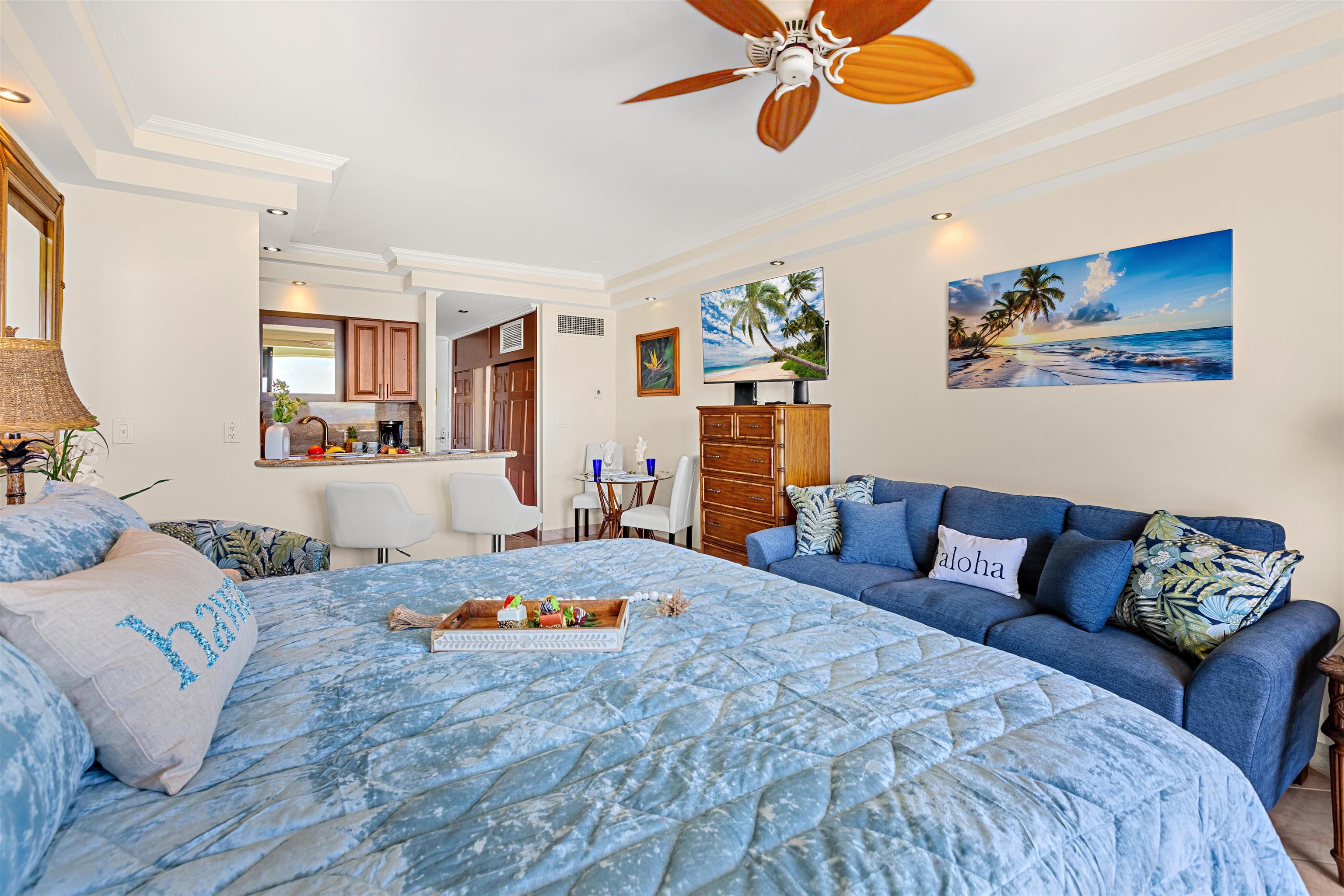 475 Front Street, Unit 635 Lahaina, HI 96761 - Photo 20 of 23 a living room with furniture and a couch