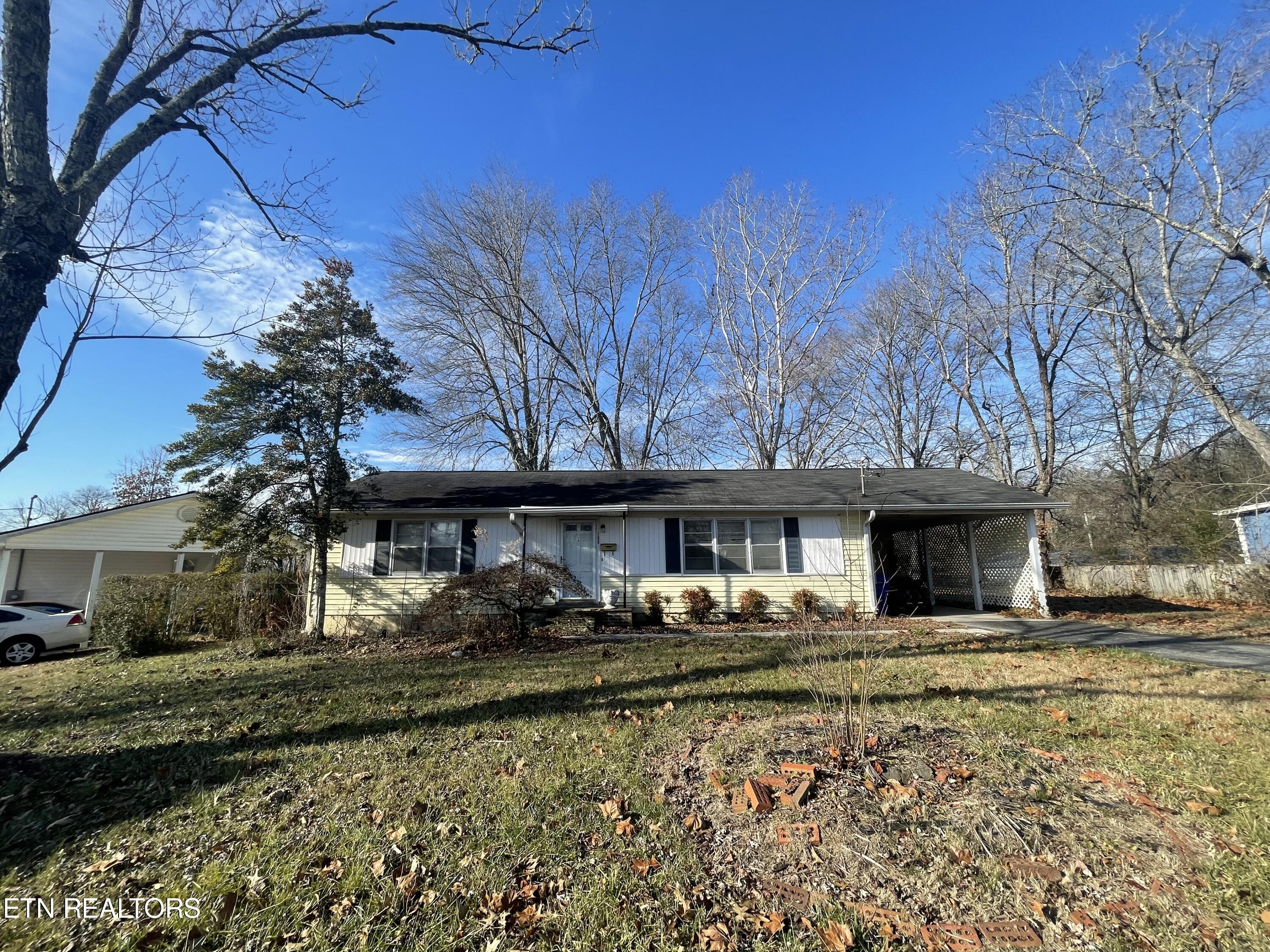 108 South Seneca Road Oak Ridge, TN 37830 - Photo 2 of 18 IMG_8632