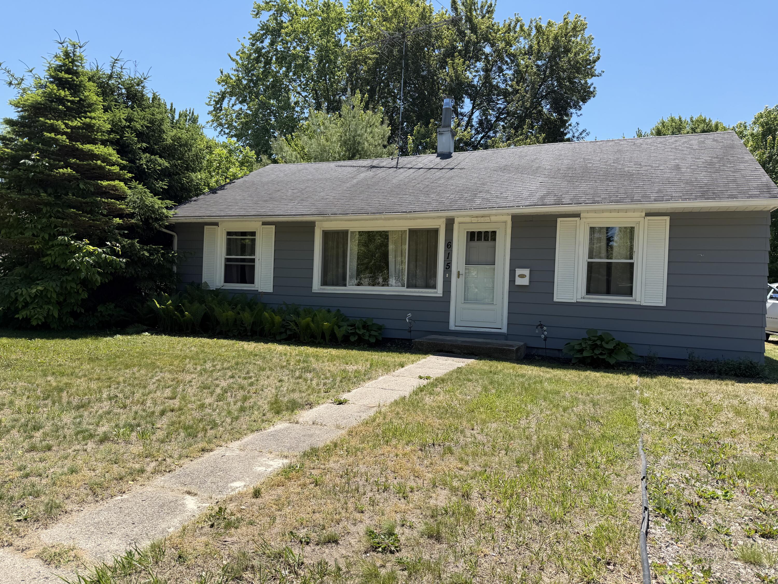 615 Riddle Street Howell, MI 48843 - Photo 2 of 22 IMG_5623