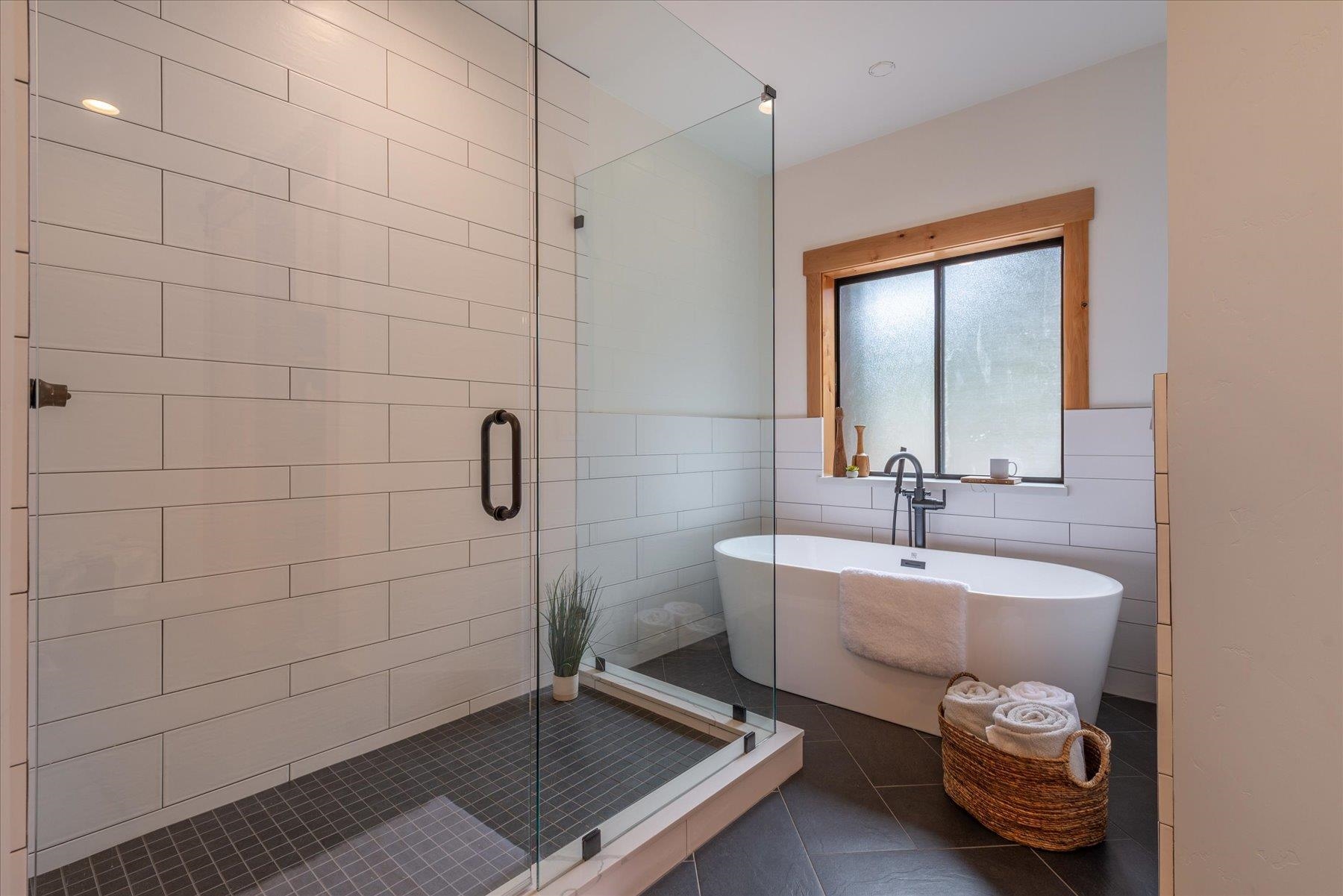 14192 Ski View Loop Truckee, CA 96161 - Photo 16 of 28 Gallery Image 16