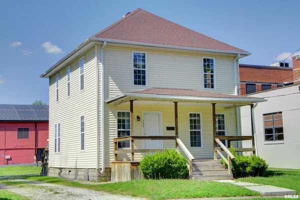 $94,500 | 324 West Jefferson Street, Macomb, IL 61455