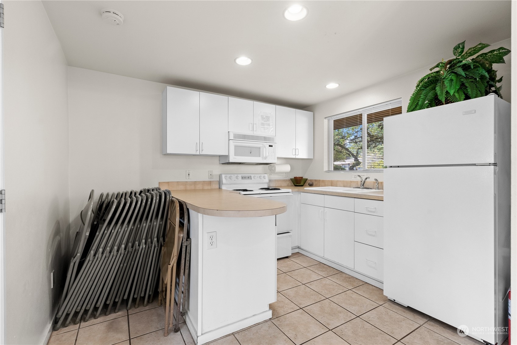 12631 Northeast 9th Place, Unit C106 Bellevue, WA 98005 - Photo 23 of 26