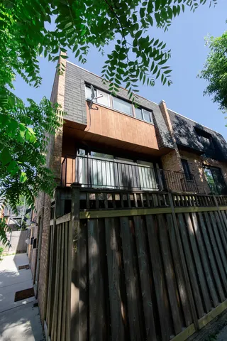 $5,995 | 924 West Wrightwood Avenue, Unit A2, Chicago, IL 60614