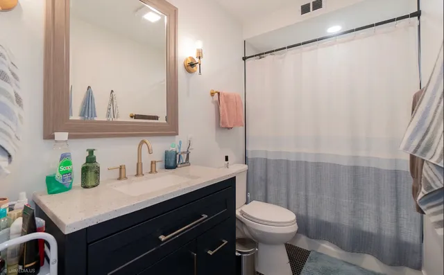 $5,995 | 924 West Wrightwood Avenue, Unit A2, Chicago, IL 60614