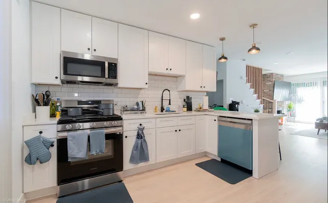 $5,995 | 924 West Wrightwood Avenue, Unit A2, Chicago, IL 60614