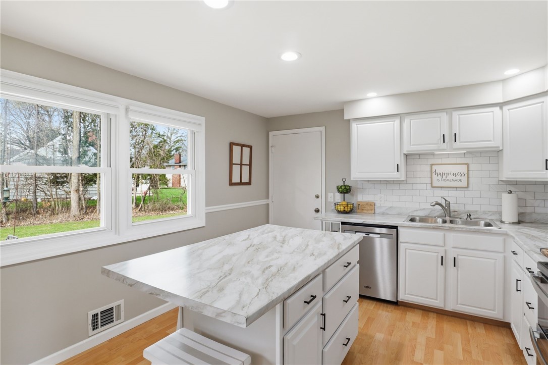 11 Saxony Road Pittsford, NY 14534 - Photo 8 of 50