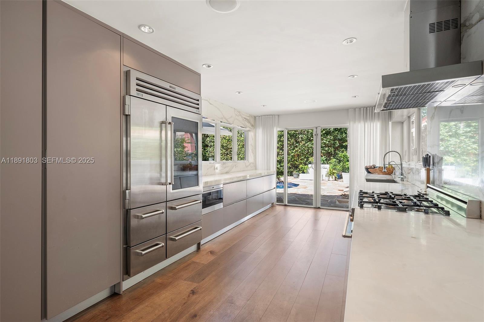 2701 North Bay Road Miami Beach, FL 33140 - Photo 17 of 38