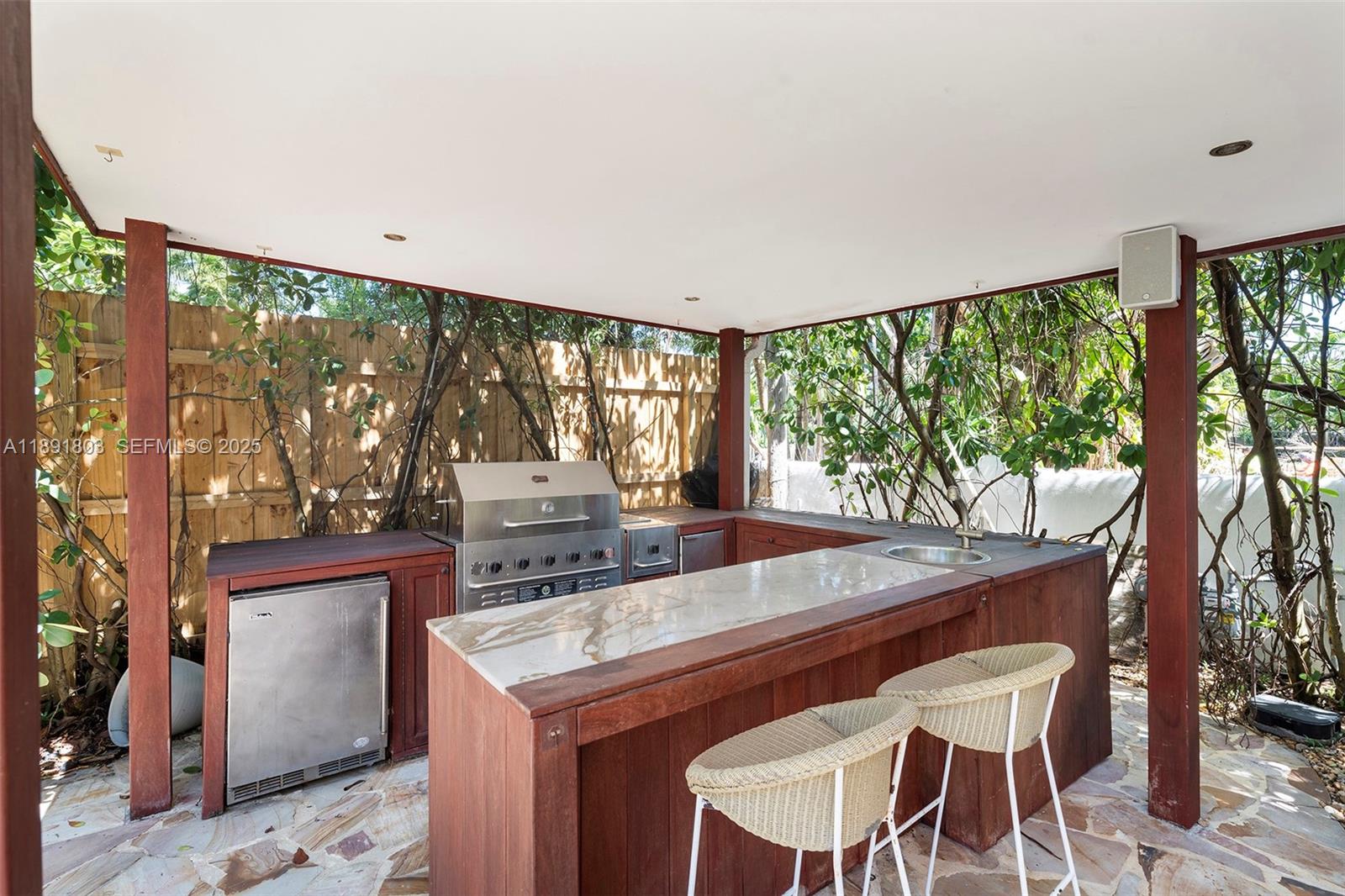 2701 North Bay Road Miami Beach, FL 33140 - Photo 5 of 38