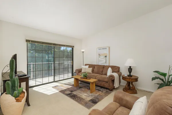$309,000 | 505 South Farrell Drive, Unit Q104, Palm Springs, CA 92264