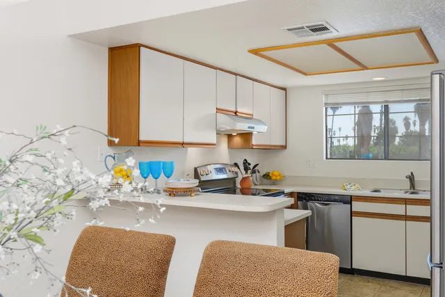 $319,000 | 505 South Farrell Drive, Unit Q104, Palm Springs, CA 92264