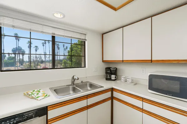 $309,000 | 505 South Farrell Drive, Unit Q104, Palm Springs, CA 92264