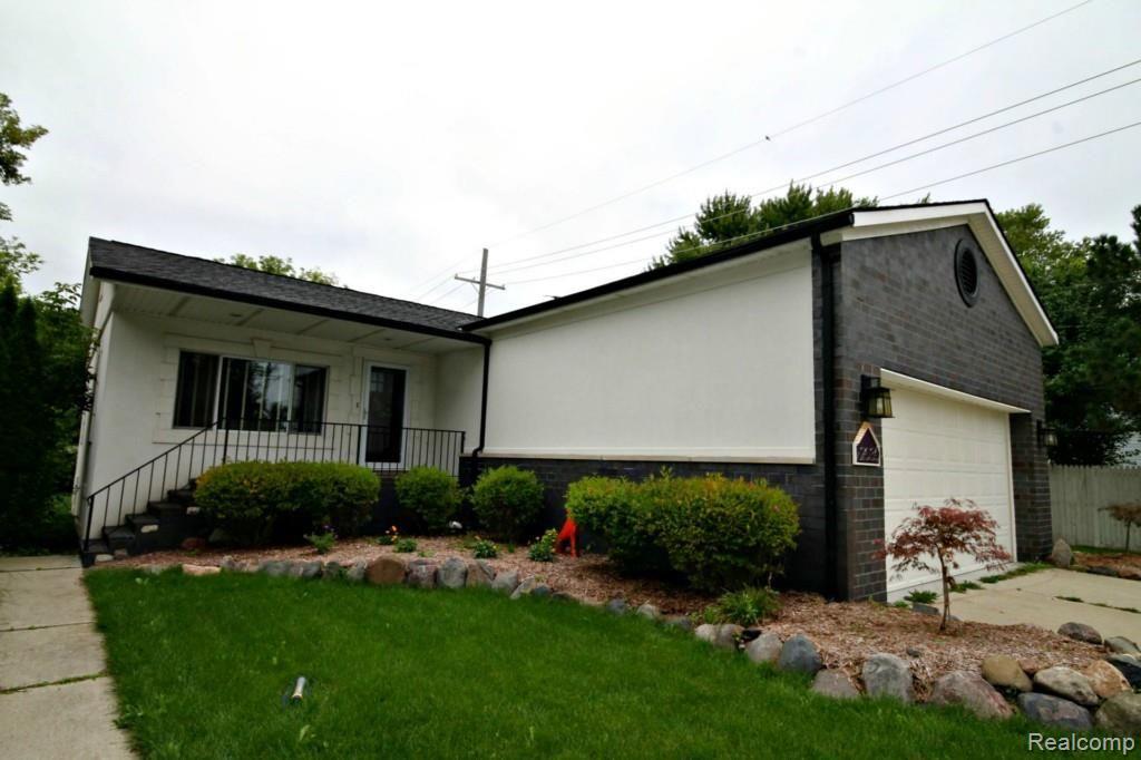 2030 Grace Avenue Rochester, MI 48309 - Photo 2 of 31 2.jpg