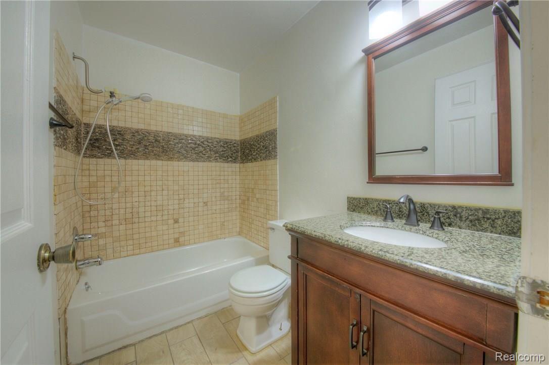 24685 Jamestowne Road Novi, MI 48375 - Photo 25 of 39 930A4504_5_6.jpg