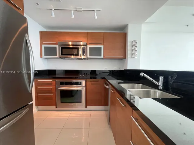 $3,800 | 253 Northeast 2nd Street, Unit 2409, Miami, FL 33132