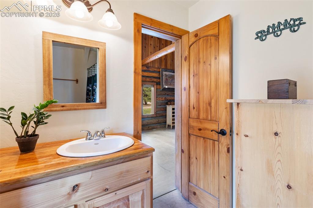 1100 Rampart Range Road Woodland Park, CO 80863 - Photo 28 of 50 Full bathroom off of the great room