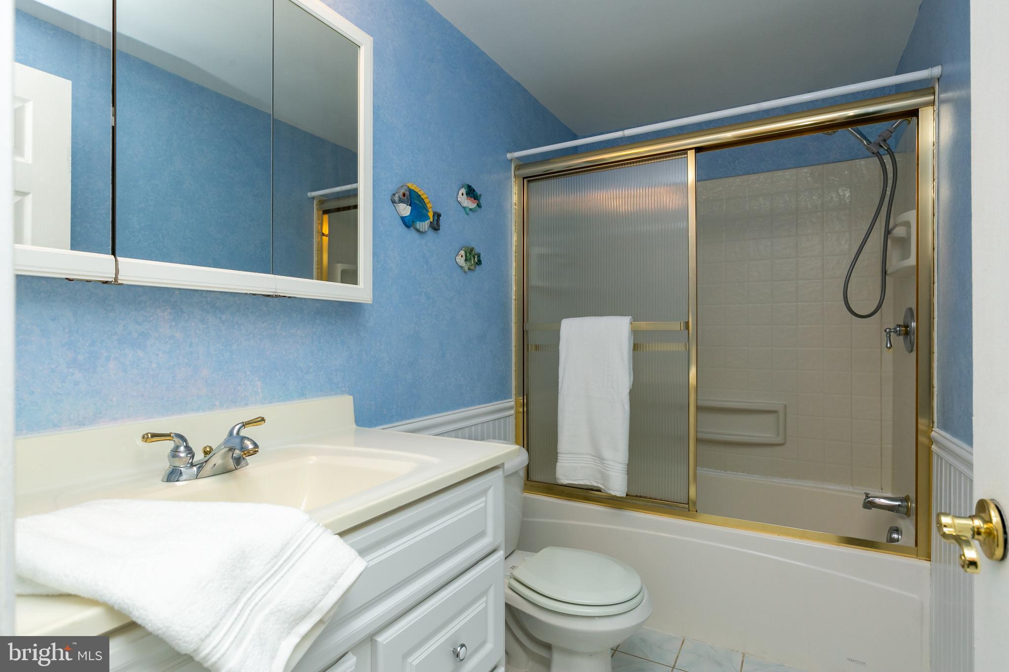 132 Coopers Kill Road Delran, NJ 08075 - Photo 20 of 29 Bathroom