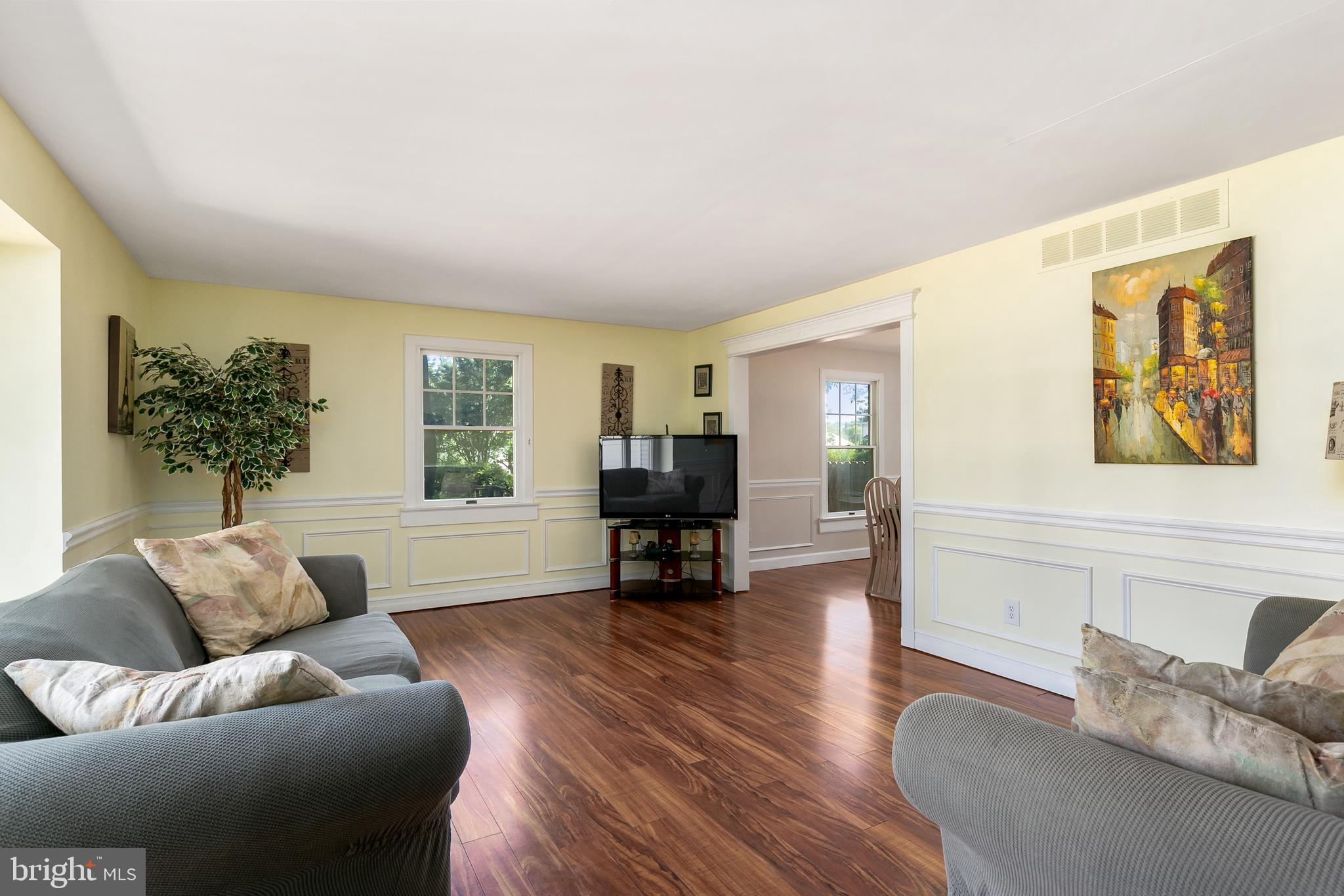 132 Coopers Kill Road Delran, NJ 08075 - Photo 5 of 29 Living Room