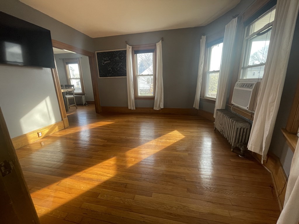 139 Governor Street Springfield, MA 01104 - Photo 4 of 14