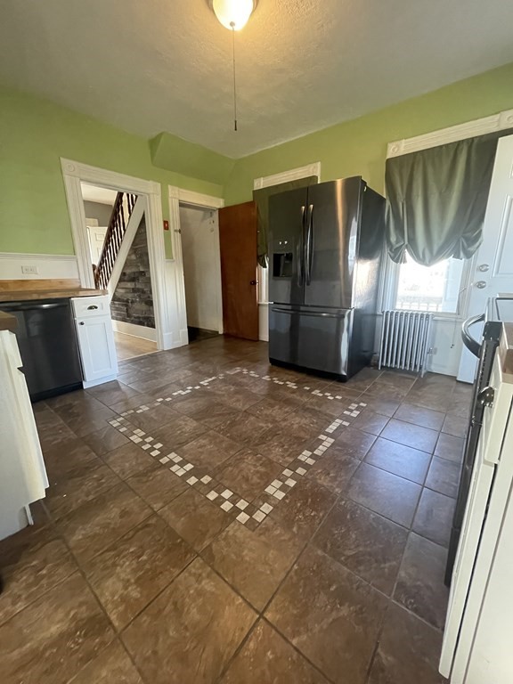 139 Governor Street Springfield, MA 01104 - Photo 9 of 14