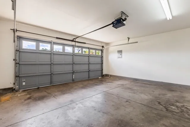 a view of a back yard