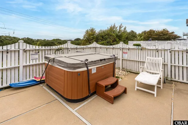 $699,000 | 733 Ridge Point Drive, Corolla, NC 27927