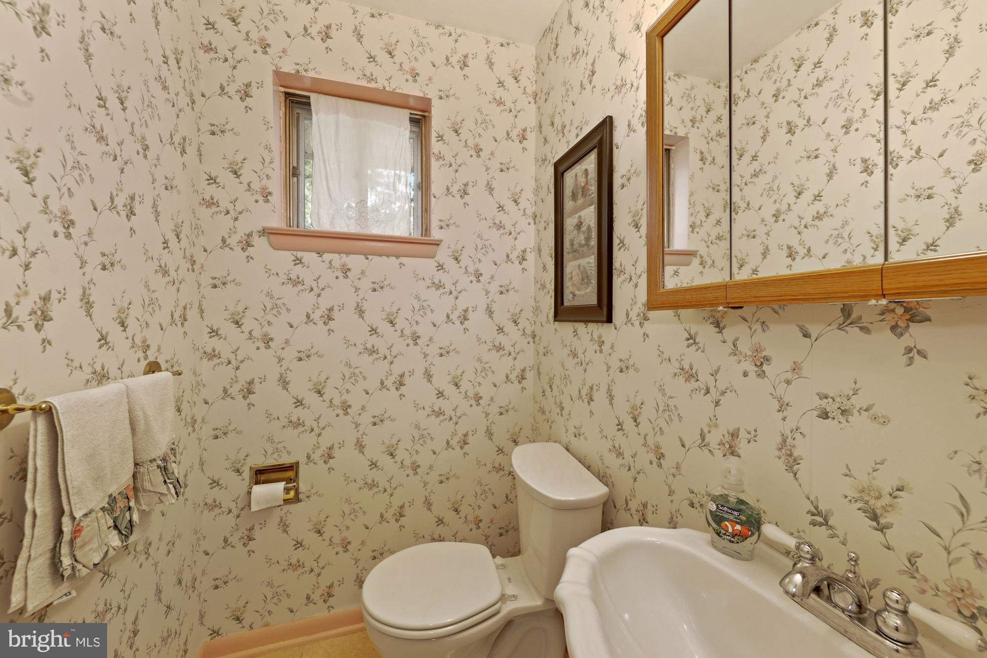 11501 Gilsan Street Silver Spring, MD 20902 - Photo 5 of 32 Gallery Image 5