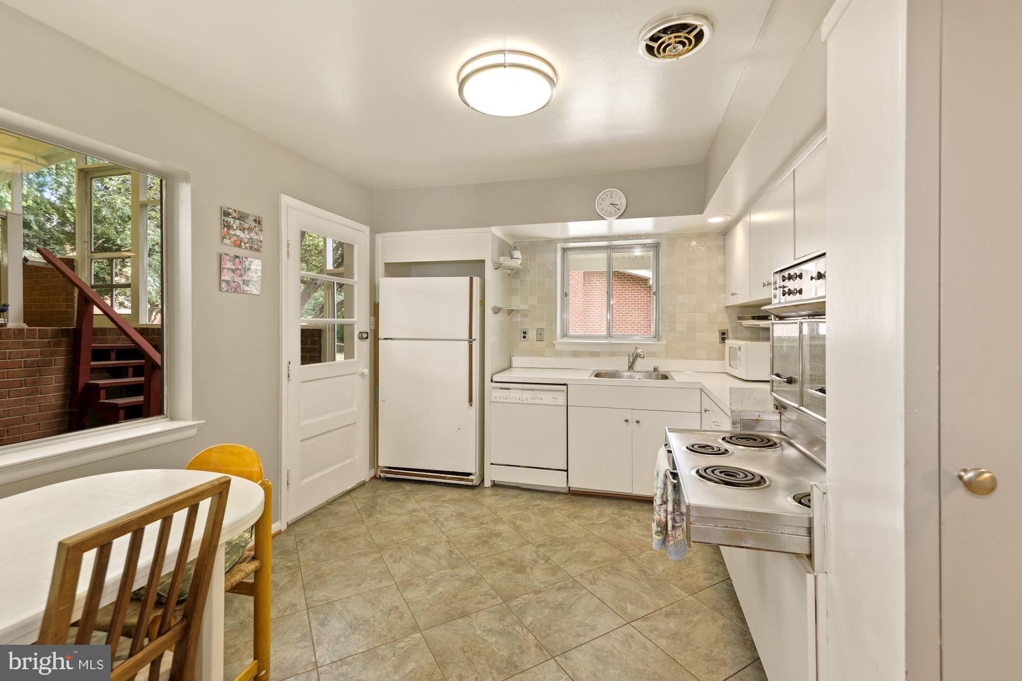 11501 Gilsan Street Silver Spring, MD 20902 - Photo 7 of 32 Gallery Image 7