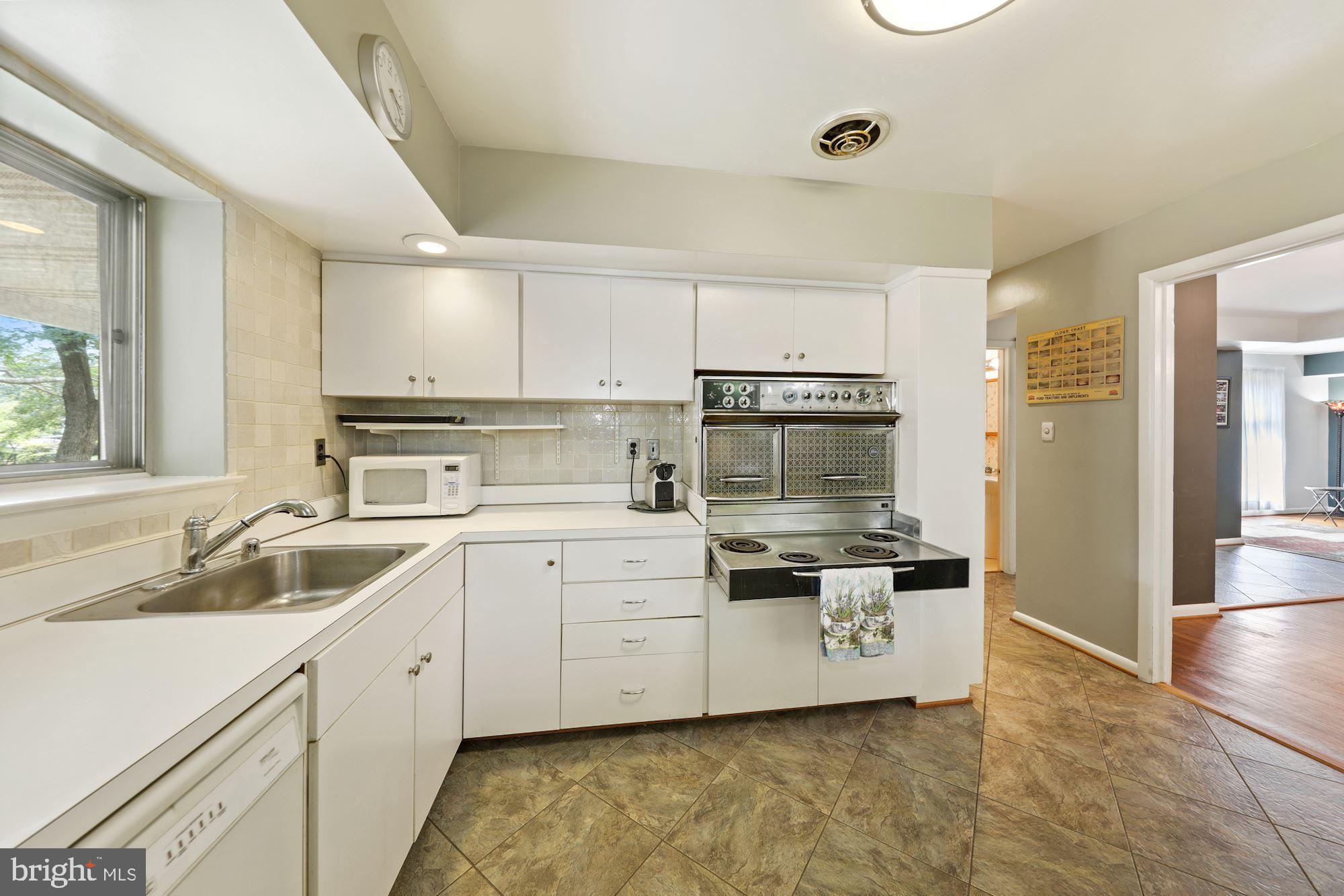 11501 Gilsan Street Silver Spring, MD 20902 - Photo 8 of 32 Gallery Image 8