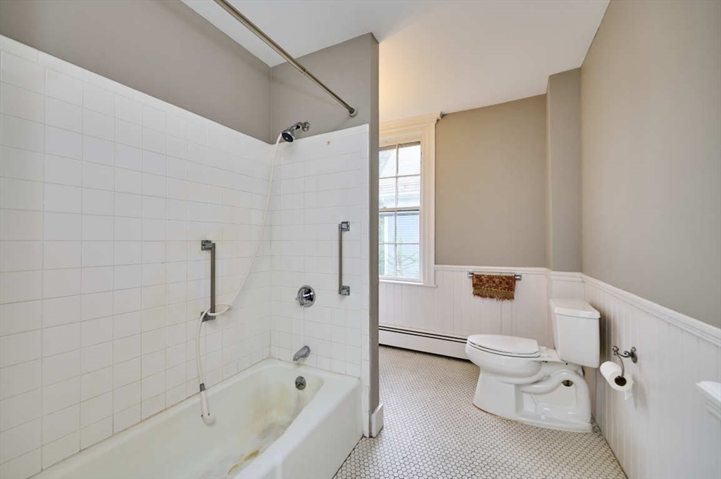 74 Washington Square, Unit 2 Salem, MA 01970 - Photo 18 of 31 a bathroom with a white toilet and a bathtub