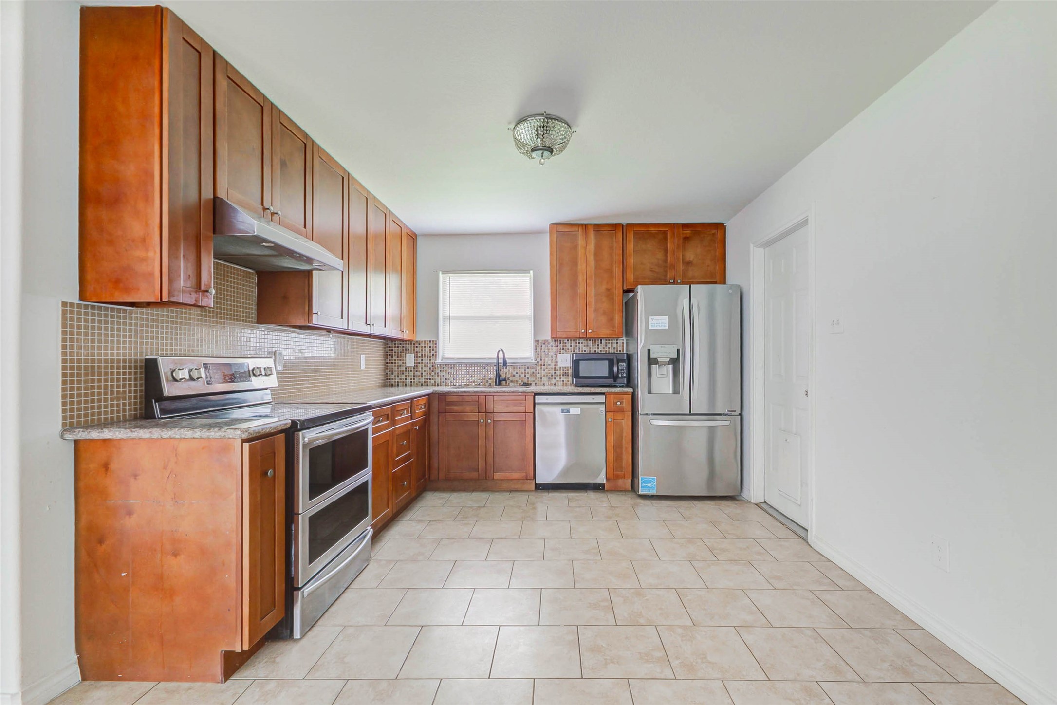 230 Bizerte Street Houston, TX 77022 - Photo 10 of 34