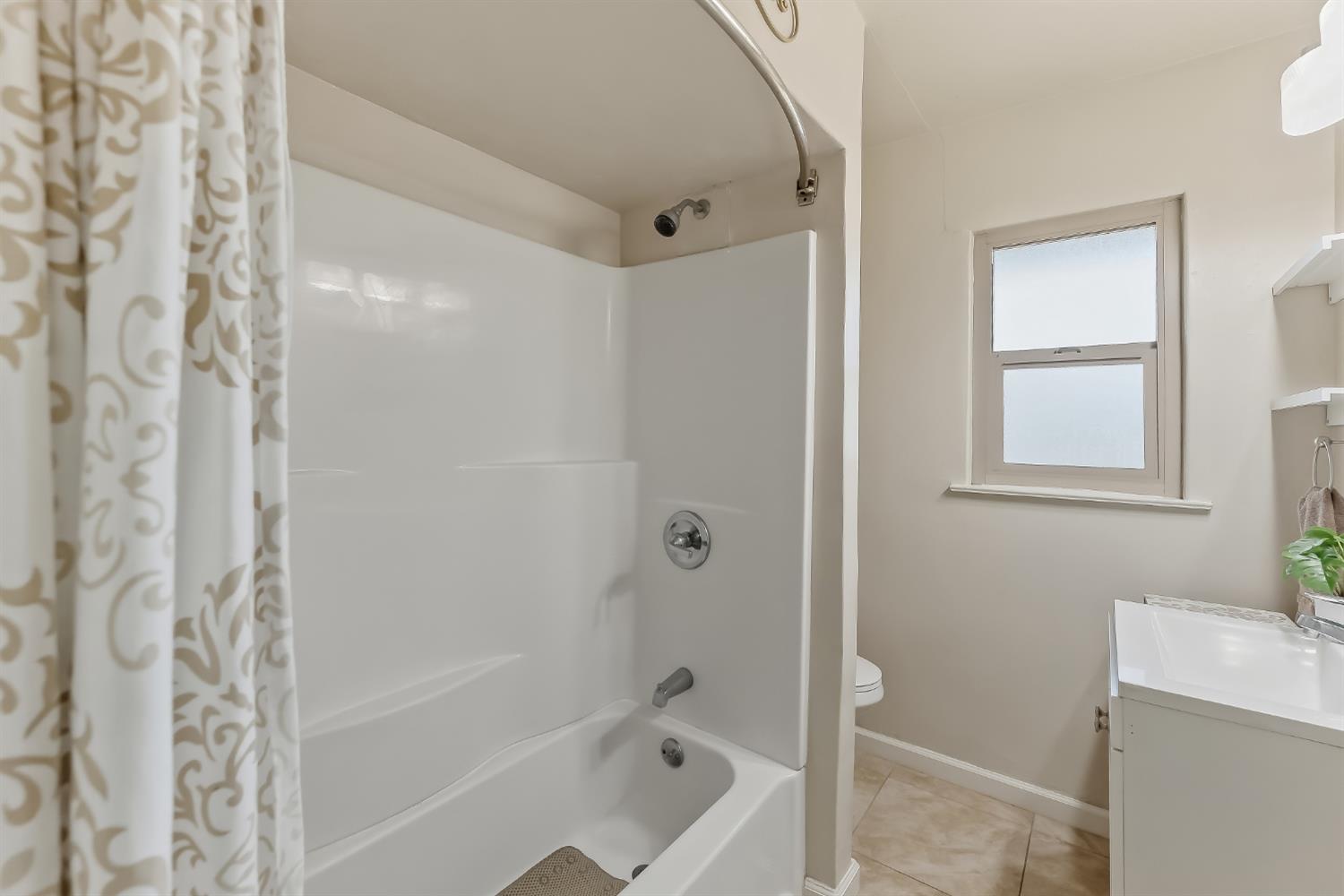 4730 East Richert Avenue Fresno, CA 93726 - Photo 12 of 26