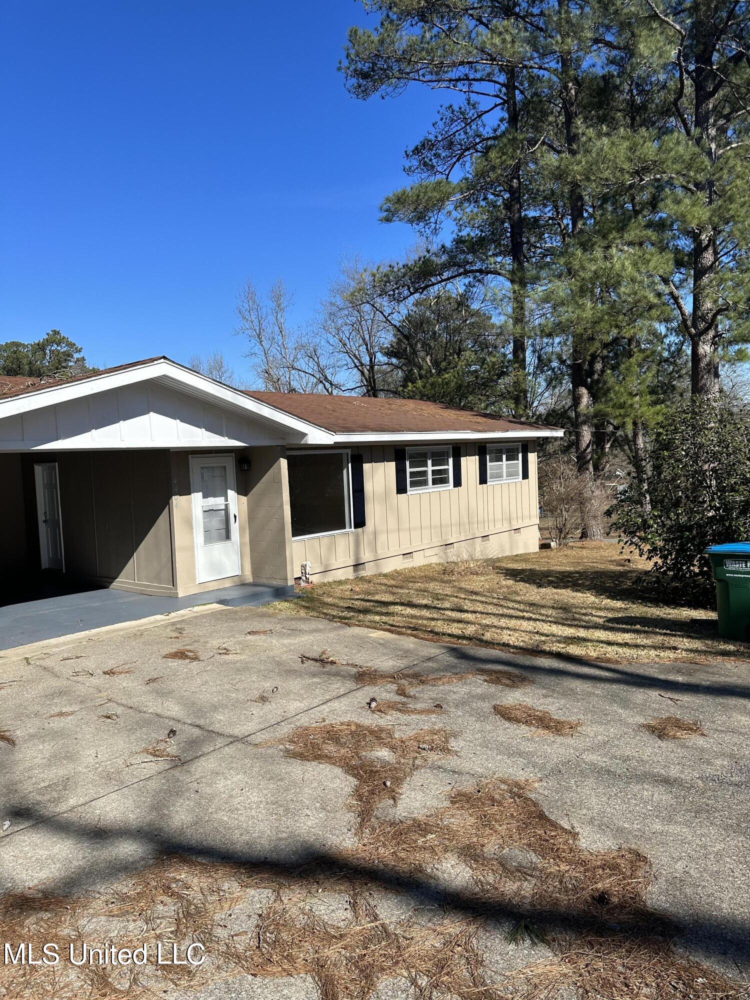 4404 24th Street Meridian, MS 39307 - Photo 2 of 11 IMG_4152