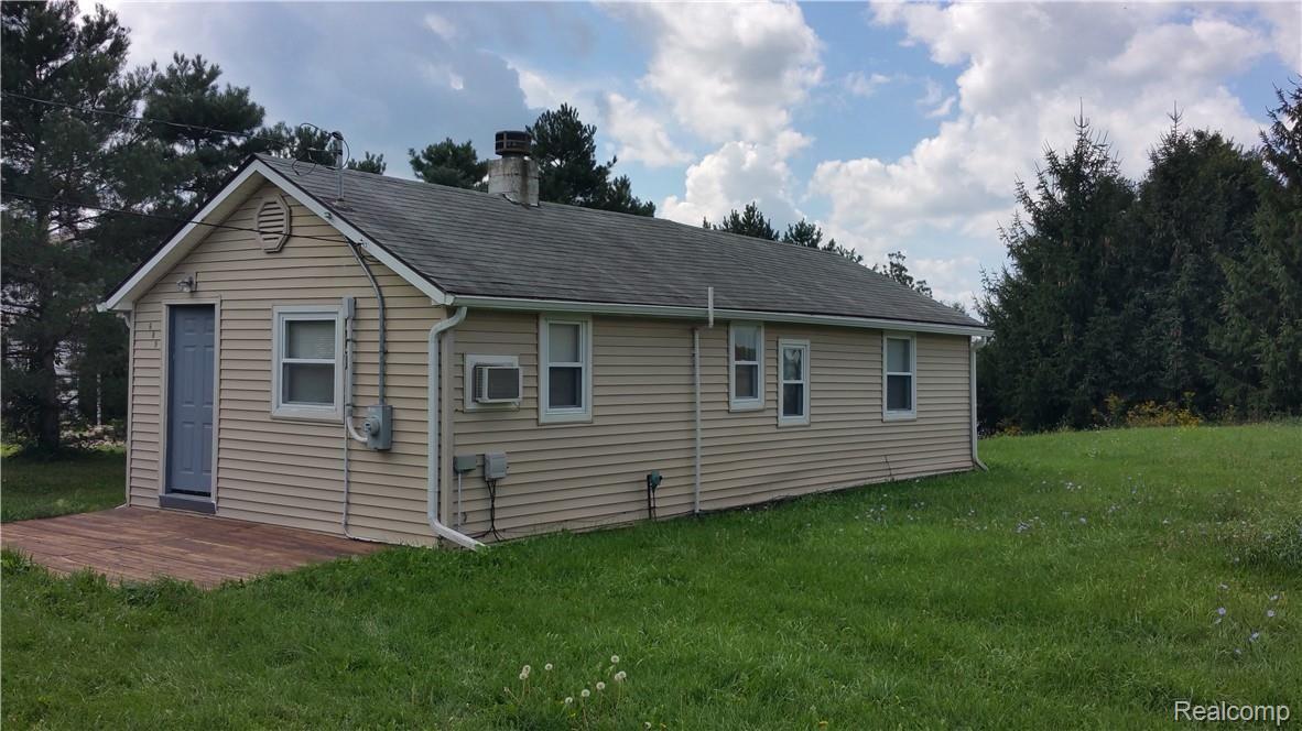 689 Pennell Road Imlay City, MI 48444 - Photo 3 of 16 20180904_132837.jpg