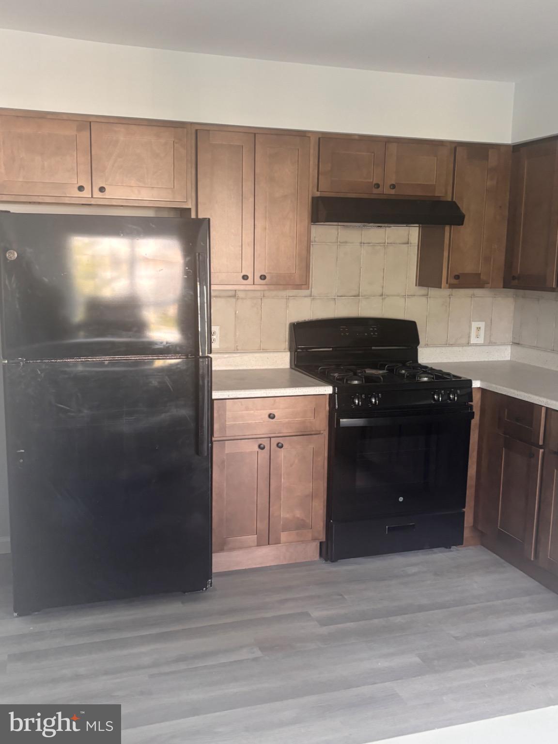 265 Rosebay Court Delran, NJ 08075 - Photo 14 of 17 a kitchen with a sink and a refrigerator