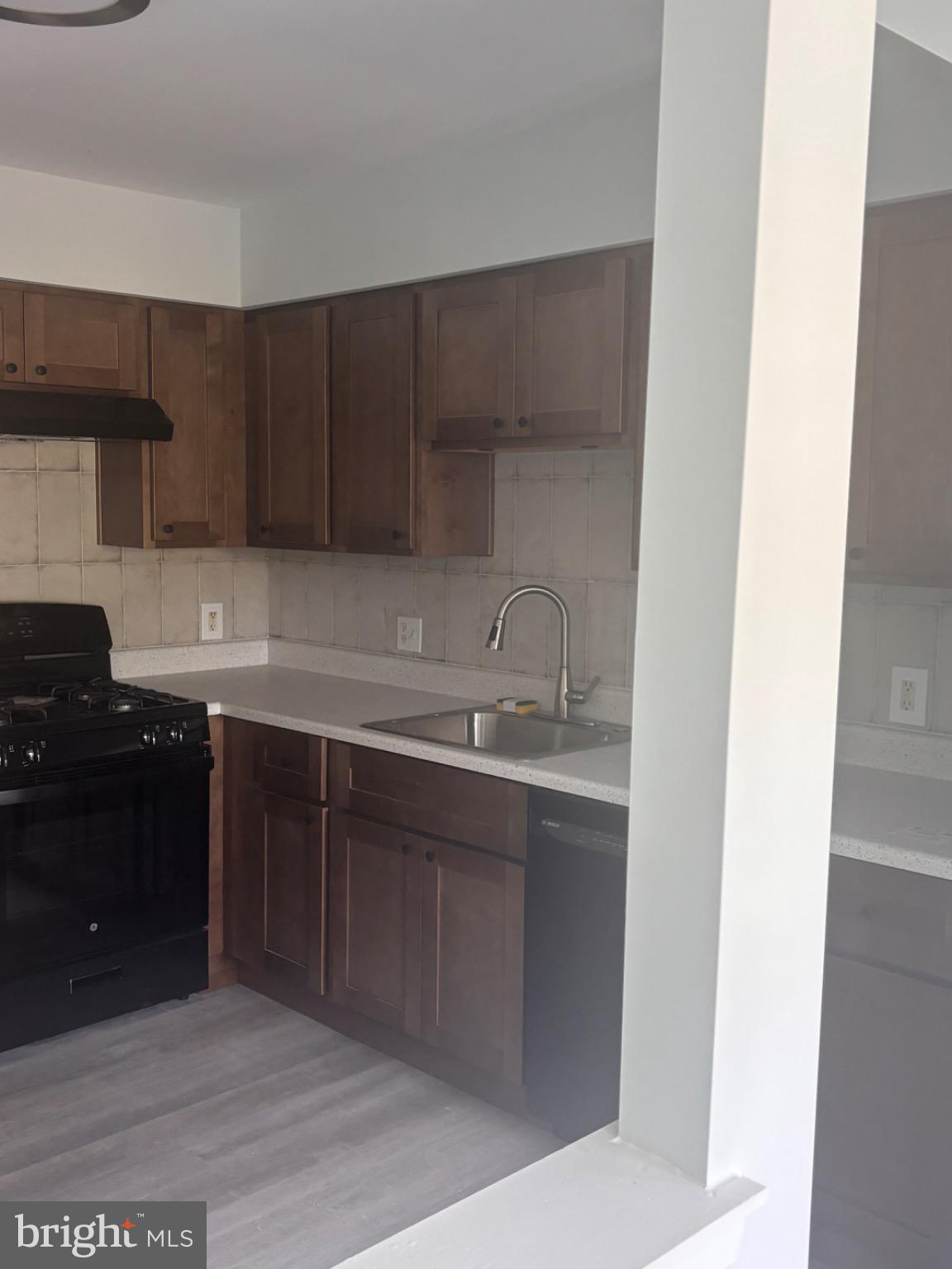 265 Rosebay Court Delran, NJ 08075 - Photo 9 of 17 a kitchen with a sink and cabinets