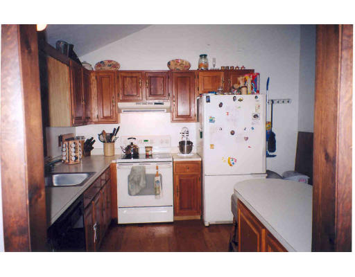 84 Douglas Road Webster, MA 01570 - Photo 3 of 12 Gallery Image 3