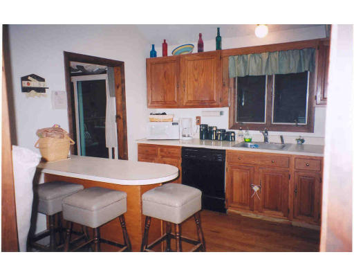84 Douglas Road Webster, MA 01570 - Photo 4 of 12 Gallery Image 4