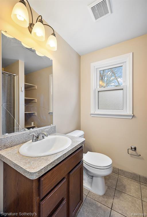 3128 Harvard Road Royal Oak, MI 48073 - Photo 16 of 18 16 2nd floor bathroom.jpg