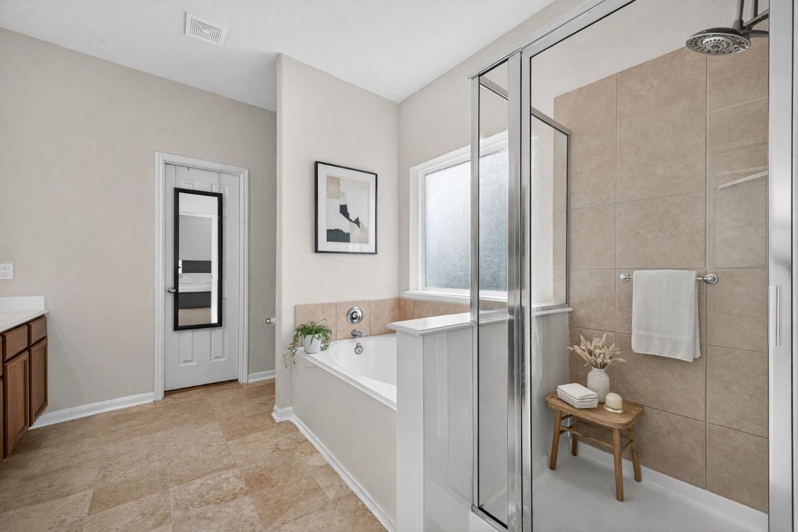 2611 Cottage Step Trail Fresno, TX 77545 - Photo 14 of 28 Primary Bathroom