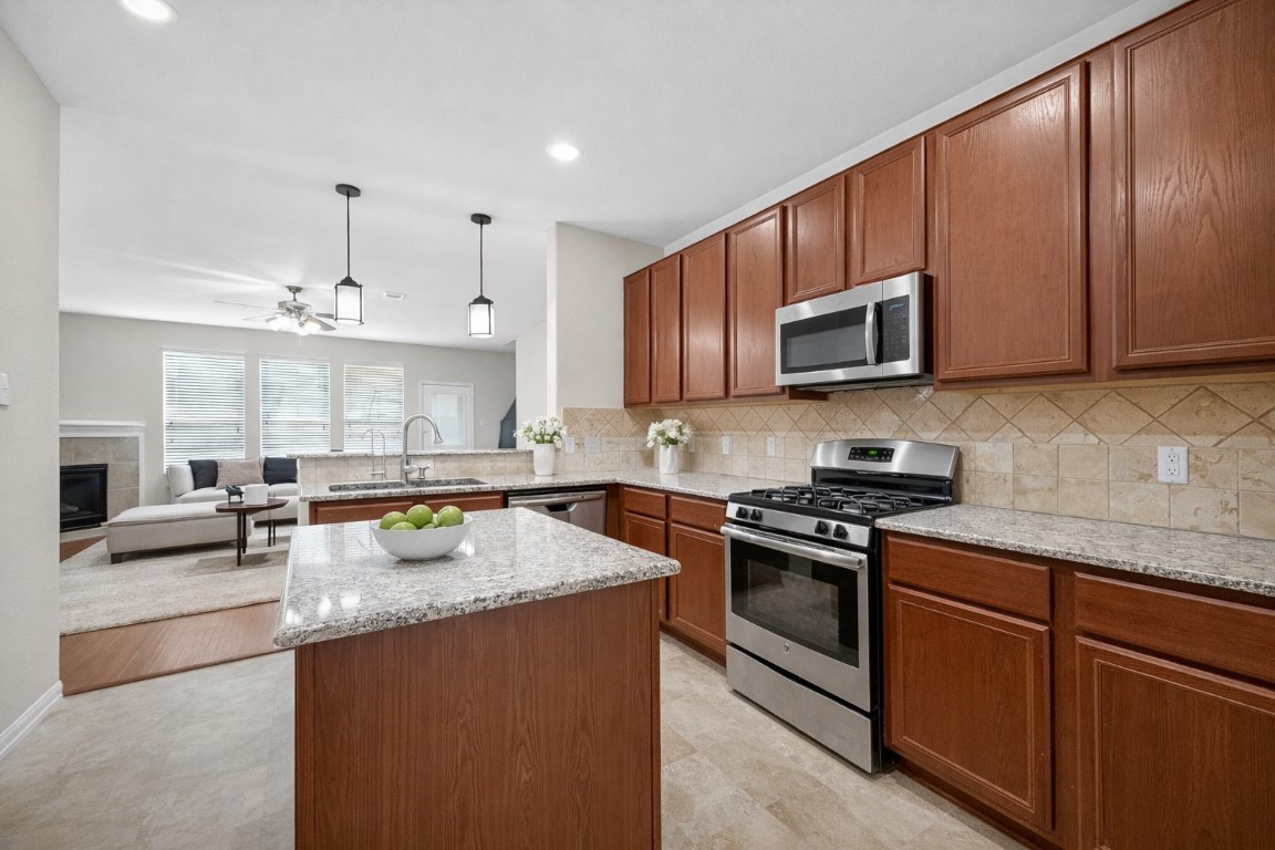 2611 Cottage Step Trail Fresno, TX 77545 - Photo 9 of 28 Modern Kitchen with Island
