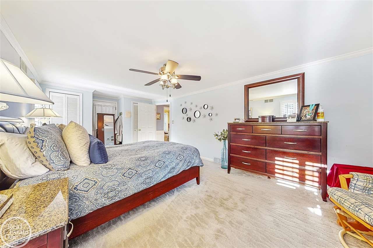 1887 Broadstone Road Grosse Pointe, MI 48236 - Photo 19 of 41 50056413-18.JPG