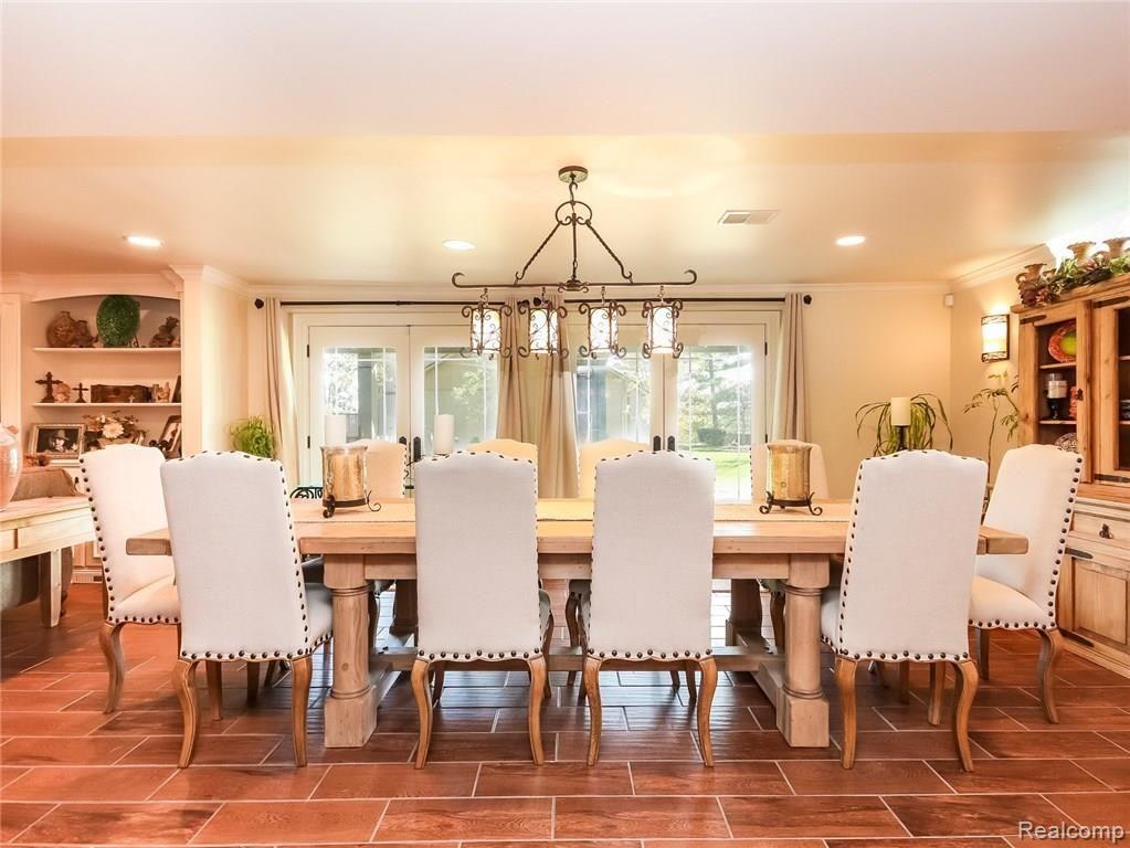 36837 Chesapeake Road Farmington Hills, MI 48335 - Photo 22 of 35
