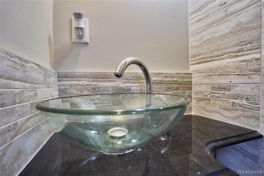 1430 Devonshire Road Grosse Pointe Park, MI 48230 - Photo 54 of 85