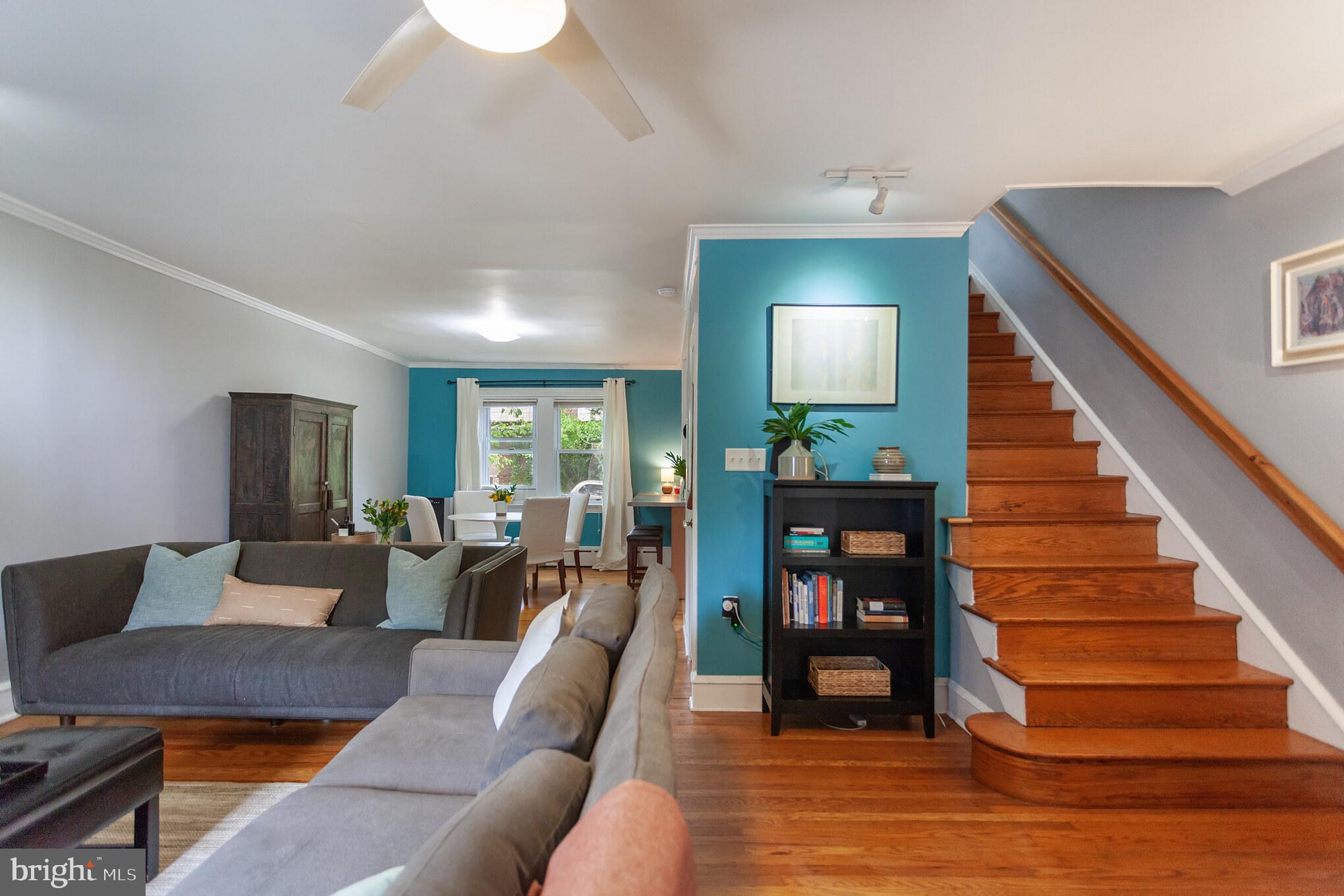 5015 Copley Road Philadelphia, PA 19144 - Photo 4 of 29 Large entry space with living room