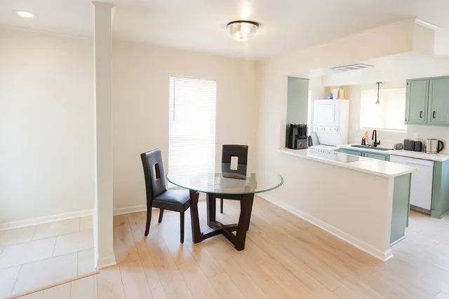 $10,400 | 1005 West Martin Luther King Jr Boulevard, Austin, TX 78701