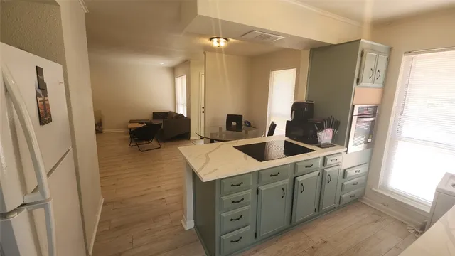 $10,400 | 1005 West Martin Luther King Jr Boulevard, Austin, TX 78701