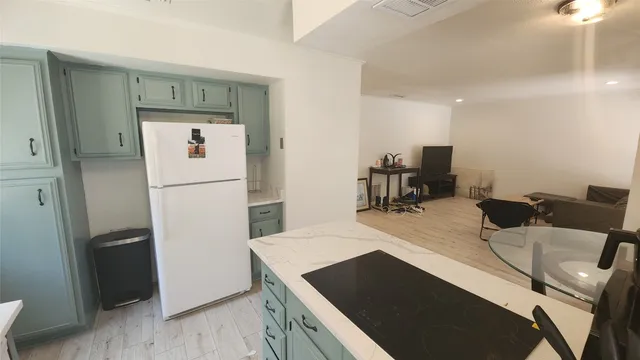 $10,400 | 1005 West Martin Luther King Jr Boulevard, Austin, TX 78701